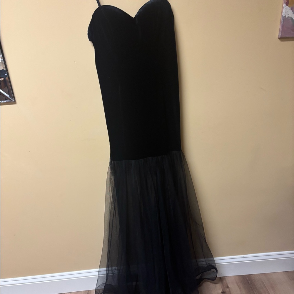 Elegant Black Tull Skirt Evening Gown